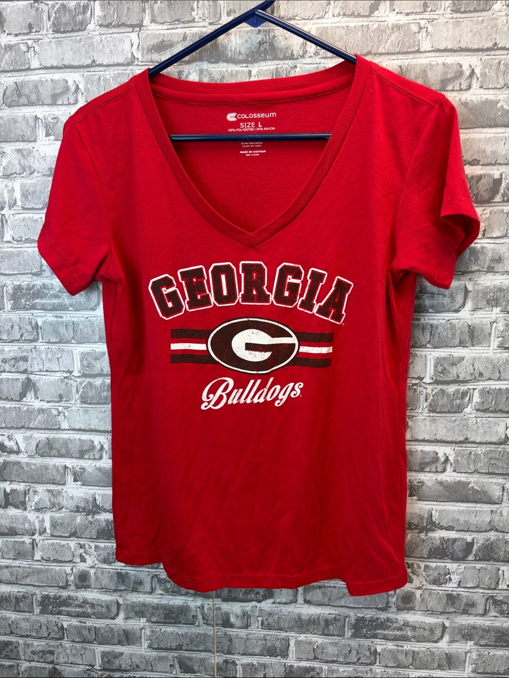 Georgia Bulldogs
Colosseum Women's Red Georgia Bulldogs V-Neck Tee